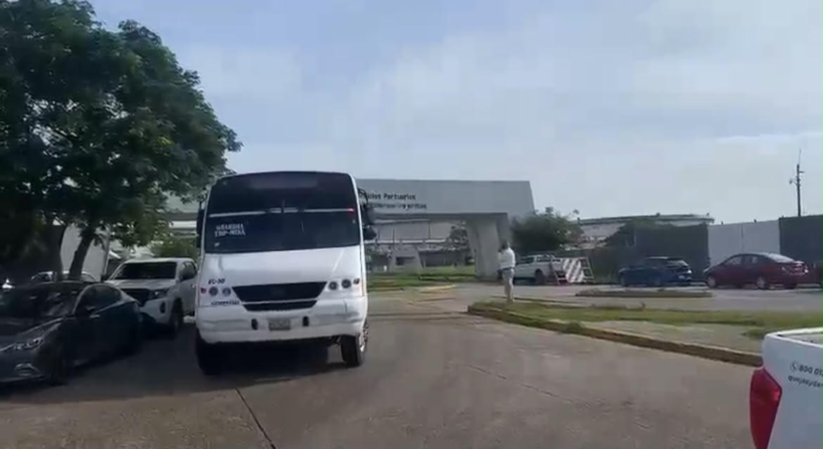 Está mañana algunos trabajadores tuvieron que esperar varias horas para ingresar a la Terminal. (Foto: especial)