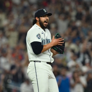 Andrés Muñoz, pitcher mexicano de Seattle Mariners, llegó a los 100 salvamentos con su equipo de MLB, 101 en su carrera gracias al primero que logró en Padres.