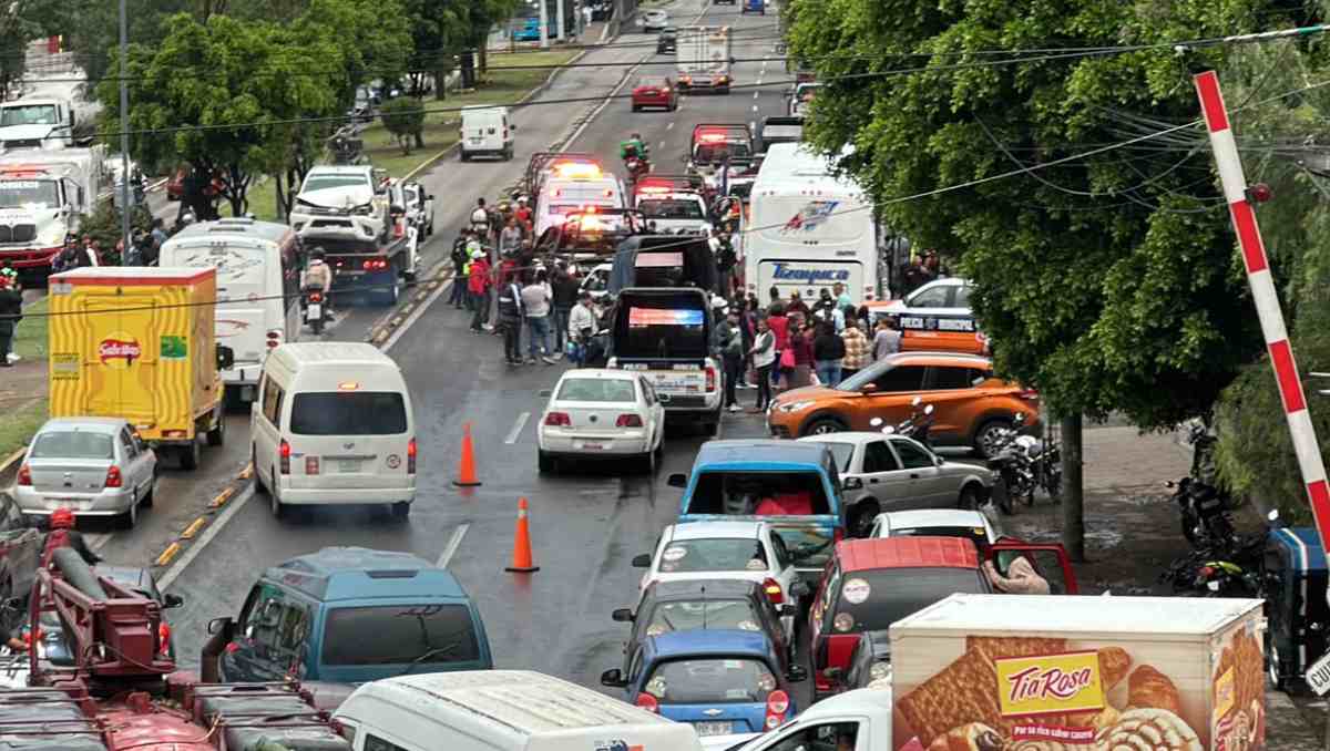 Una persona murió y otra resultó lesionada tras ser embestido un mototaxi por un autobús de pasajeros. | Foto: Juan Camacho
