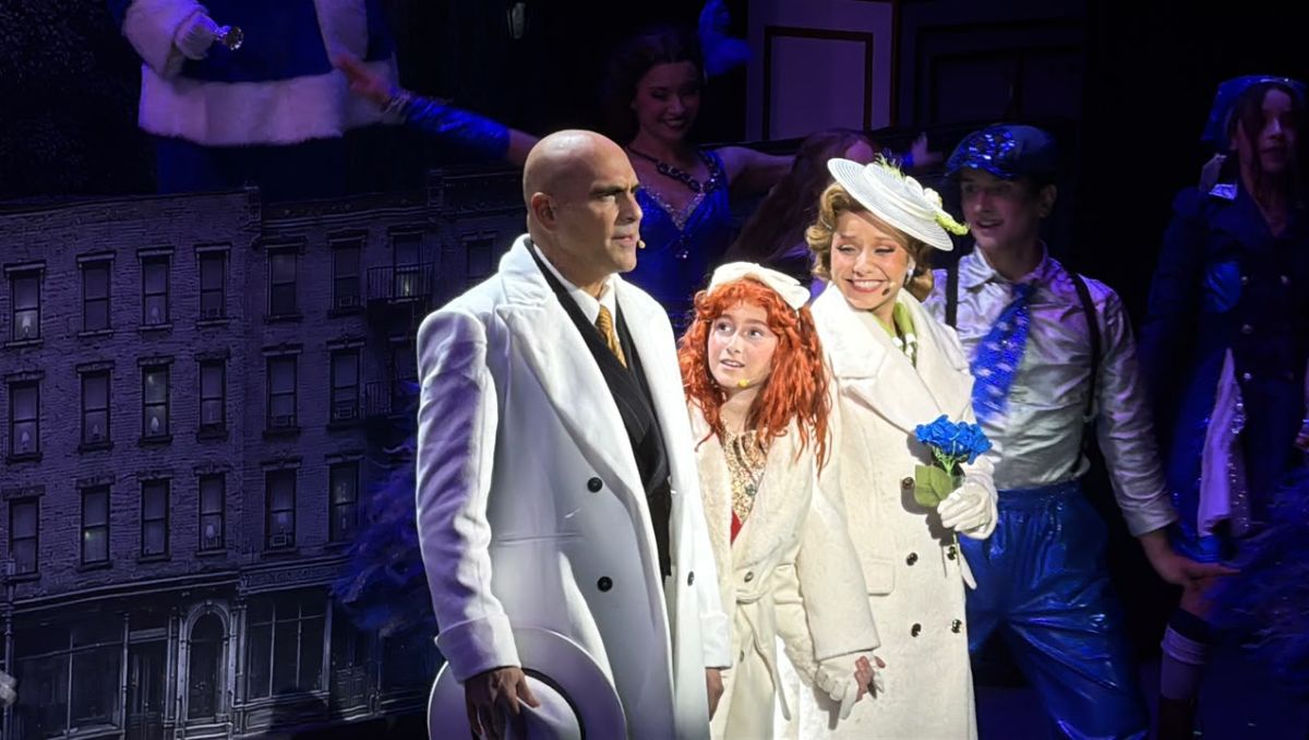 La puesta en escena destaca por los debuts de Fátima Leal en el papel estelar y Dasha Luna, hija del cantante Edwin Luna. Uriel Reyna