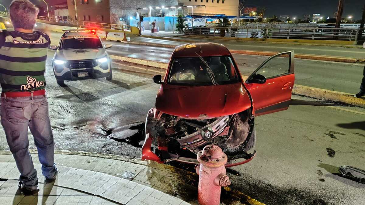 Un accidente automovilístico en Torreón que se registró este viernes dejó a una menor de tan solo 6 años gravemente herida. (Alejandro Escobedo)