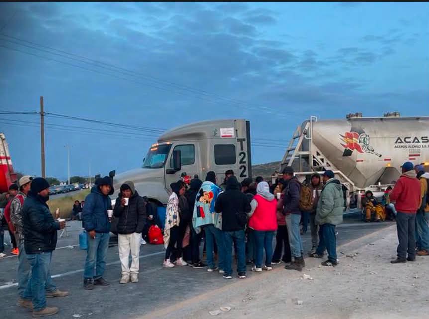 Bloqueo de la carretera federal Actopan-Ixmiquilpan. (Cortesía)