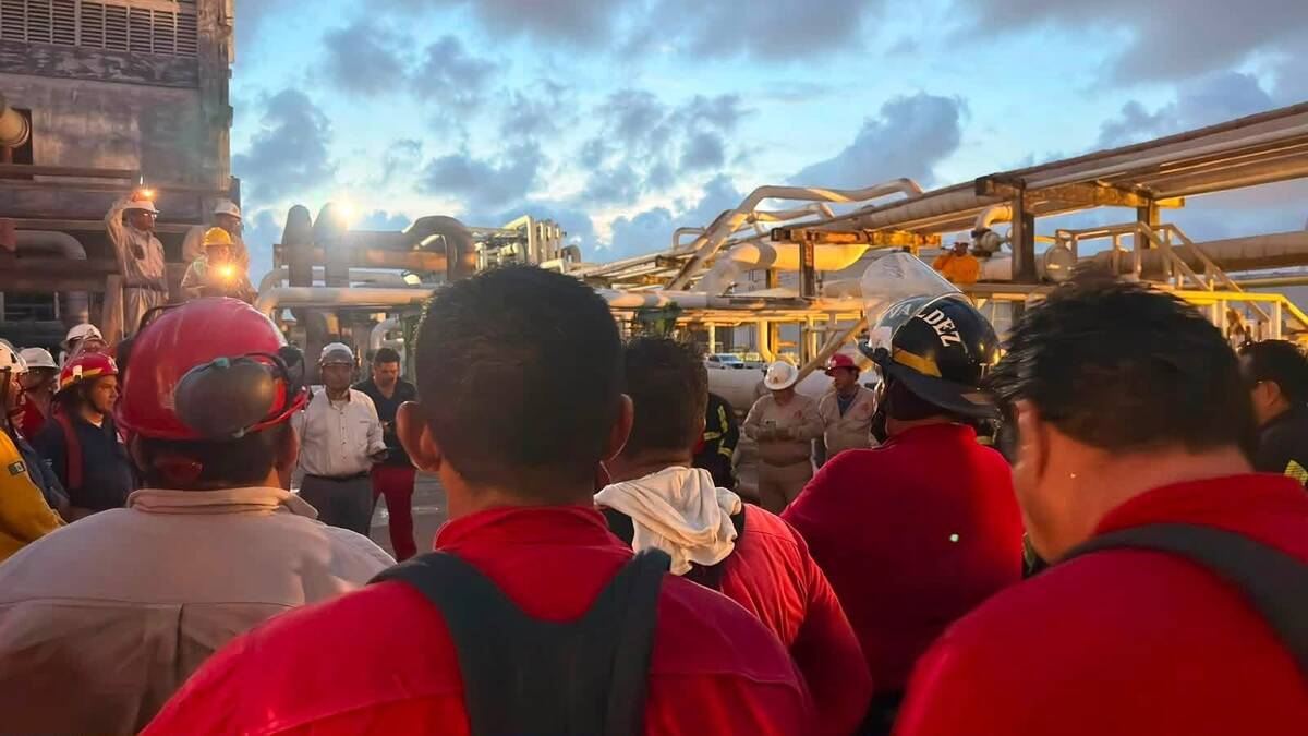 La contingencia requirió la evacuación del personal presente en la planta. | Foto: Fluvio Cesar Martínez