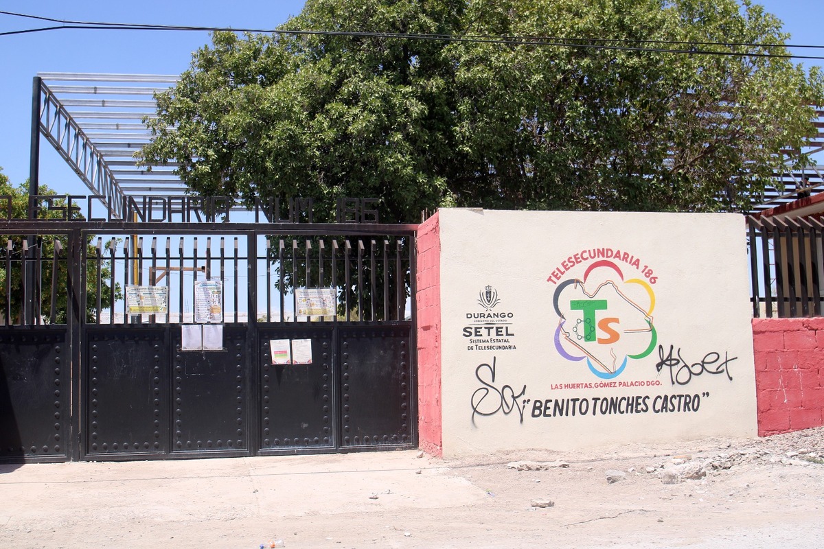 En Durango, buscan frenar la caída de matrícula en telesecundarias. | Foto: Rolando Riestra.