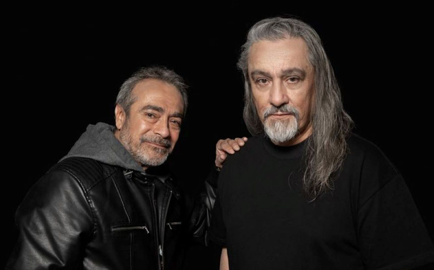 El músico y escritor junto con el artista Ángel Flores Guerra Bistrain, encargado de la ilustración (Foto: Cortesía)