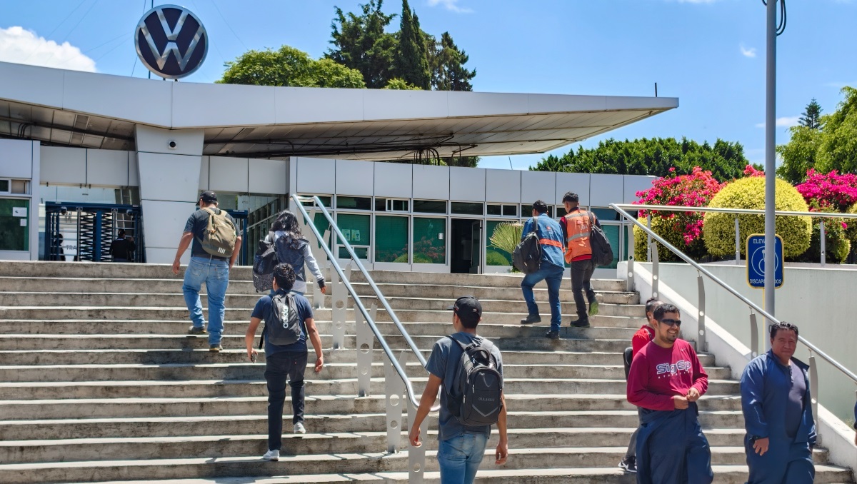 Puebla | Volkswagen se prepara para trabajo remoto en caso de huelga | EsImagen
