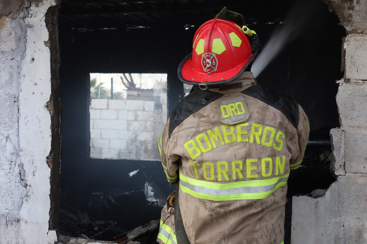 En Torreón, Equipo RIT protege a bomberos durante emergencias. | Foto: Martín Piña.
