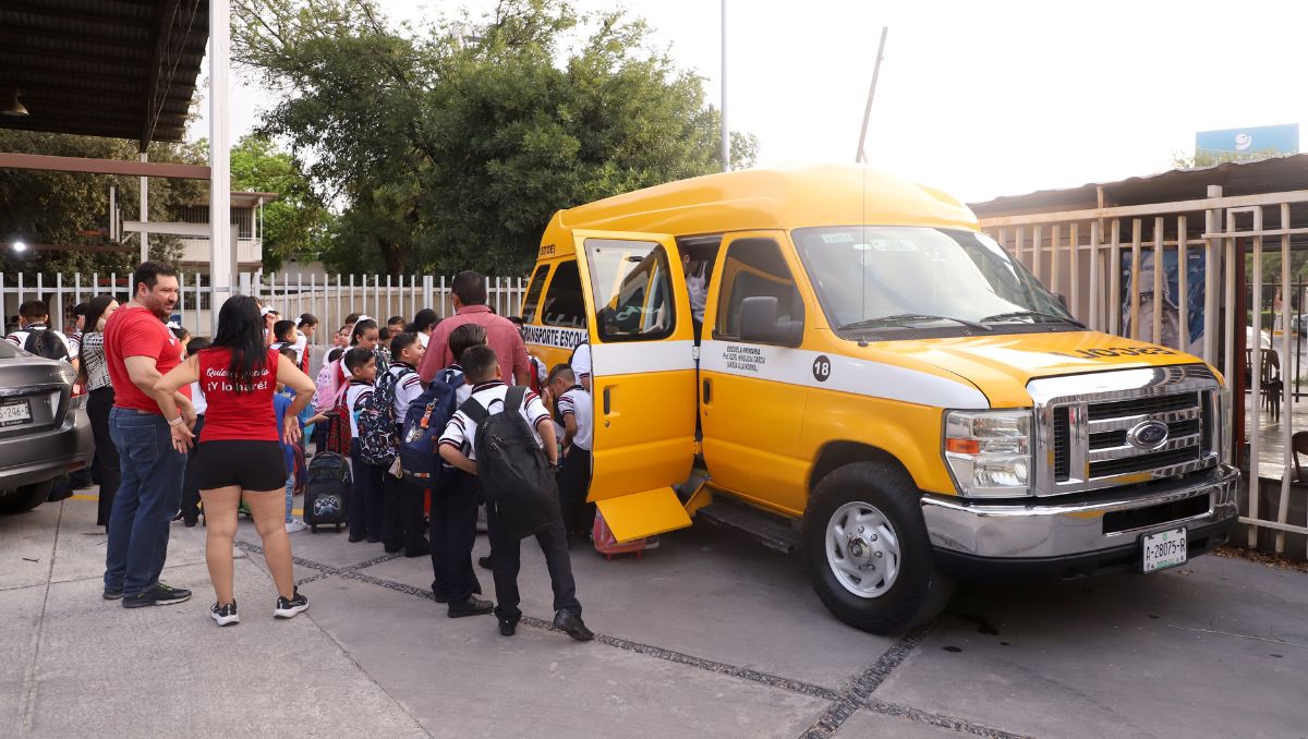 El transporte escolar obligatorio para bajar el tráfico aún sigue en pausa, pues todavía no se entregan las propuestas. Luis Guerra