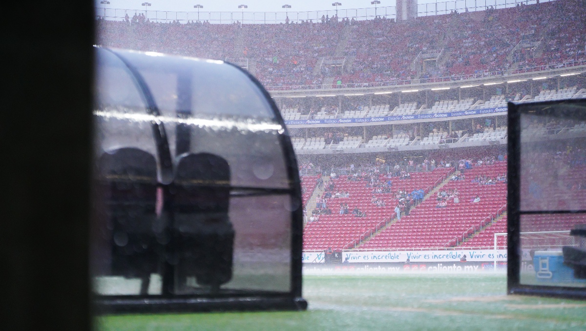 Mal clima obliga a retrasar el partido de Chivas ante los Xolos (Imago7)