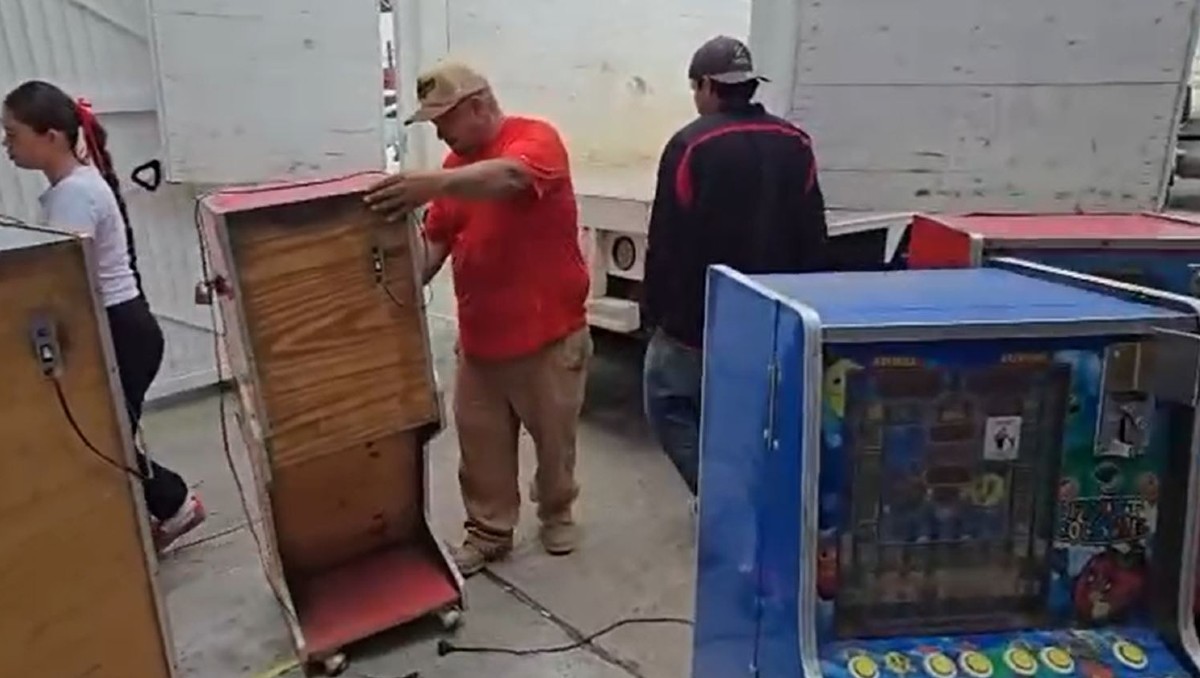 Máquinas tragamonedas son aseguradas tras operativo en establecimientos de Zapopan (Cortesía Policía de Jalisco)