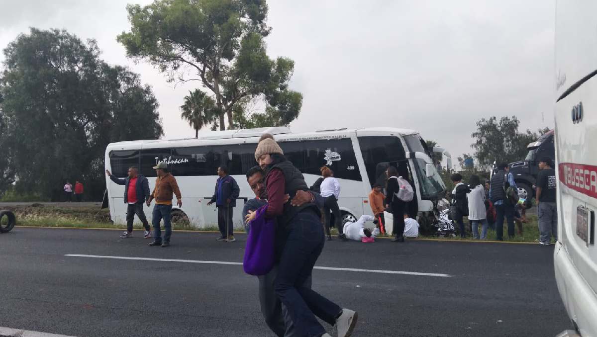 El accidente en la México-Pirámides se registró sobre los carriles a CdMx. | Foto: Especial