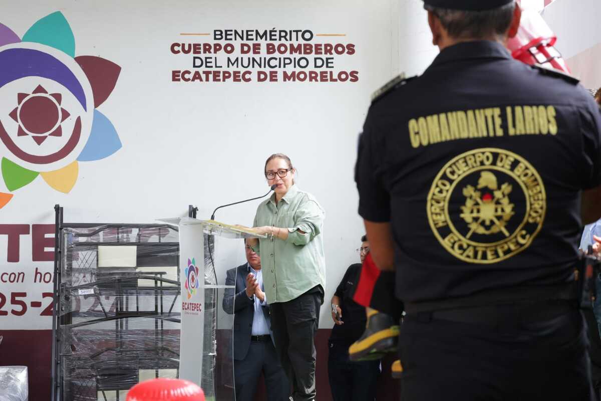 Autoridades municipales y elementos del cuerpo de bomberos participaron en la celebración del 50 aniversario de la corporación. | Especial
