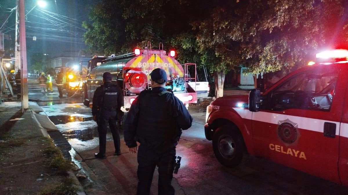 Cuerpos de emergencias arribaron al sitio para comenzar el rescate. | Protección Civil y Bomberos Celaya
