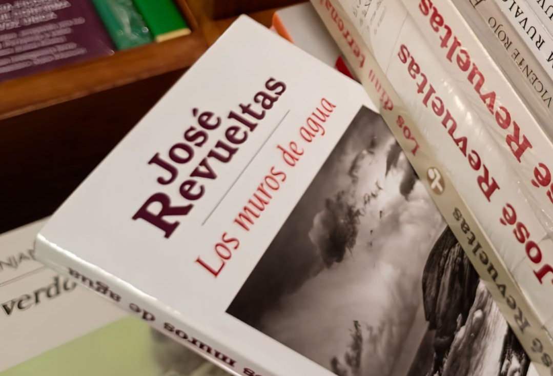 Ejemplares de Ediciones Era, listos para la gran venta en la exresidencia presidencial. | Foto: Especial