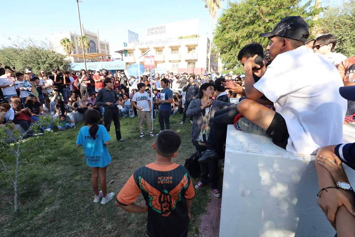 ‘Farmear aura’ sale de TikTok y reúne a jóvenes y niños en Torreón .| Verónica Rivera.