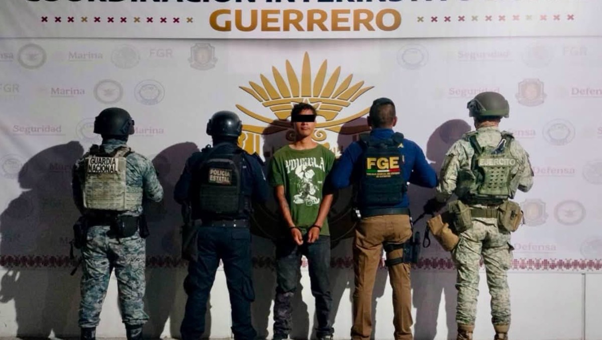 Jesús 'N', alias “Conejo”, fue aprehendido en Iguala por agentes ministeriales y fuerzas de seguridad.| Foto: Especial