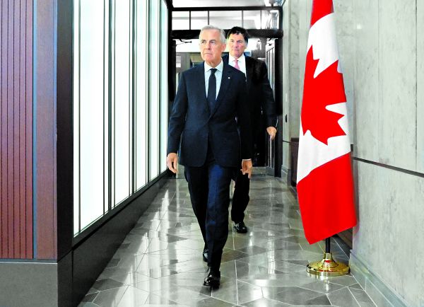 El primer ministro Mark Carney previo a su mensaje. AP