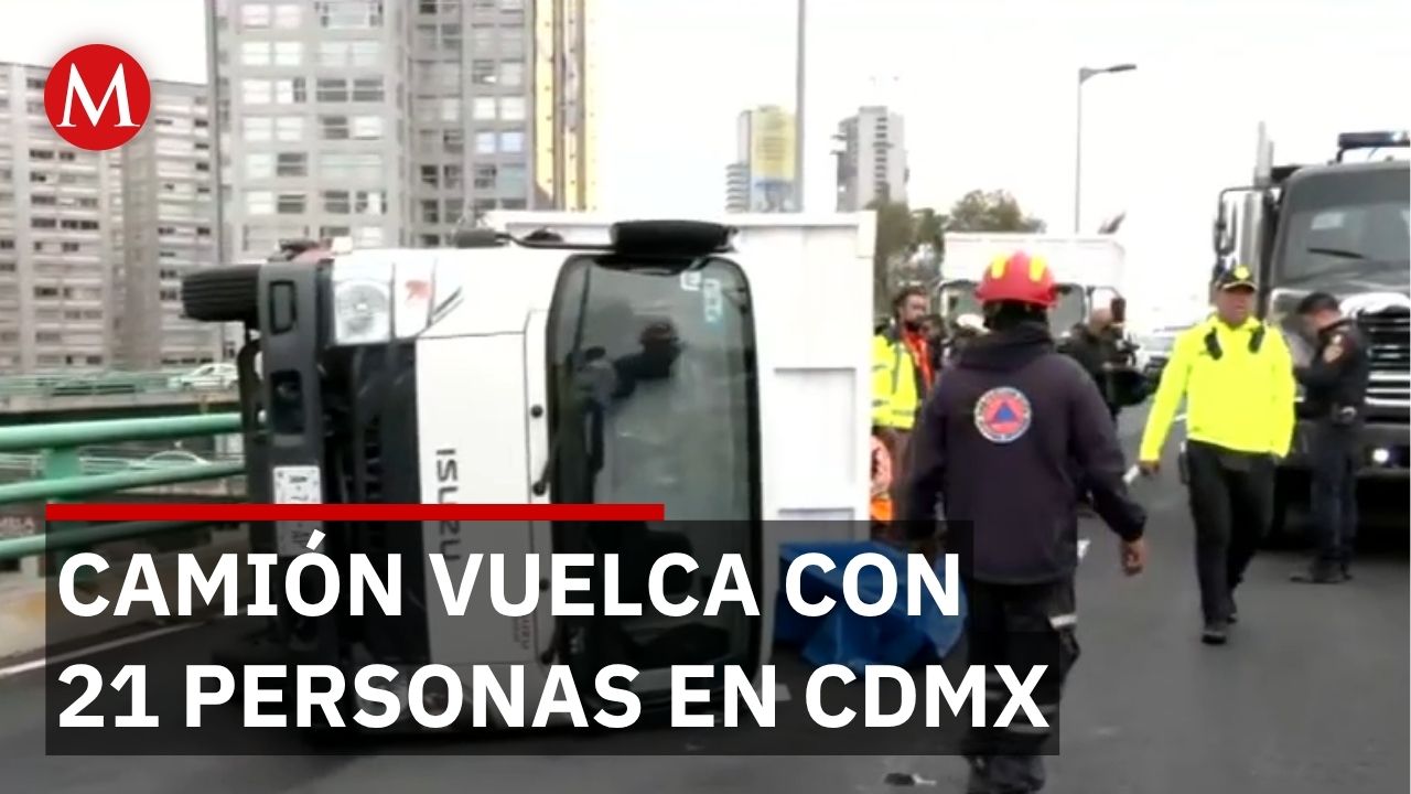 Camioneta de Obras y Servicios vuelca en CdMx con 21 trabajadores a bordo
