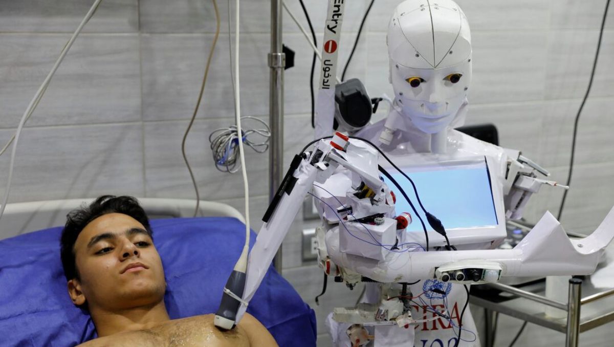 Castañeda indicó que la automatización de procesos médicos podría ser una de las siguientes etapas de la IA | Reuters