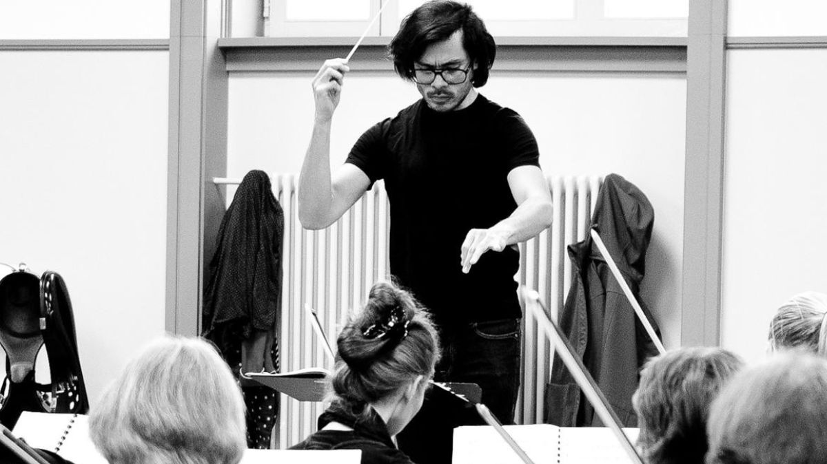 El director torreonense y el violonchelista español se presentarán en el Teatro Isauro Martínez.|Foto: Cortesía Caleb Espino, de Bravos Comunicaciones
