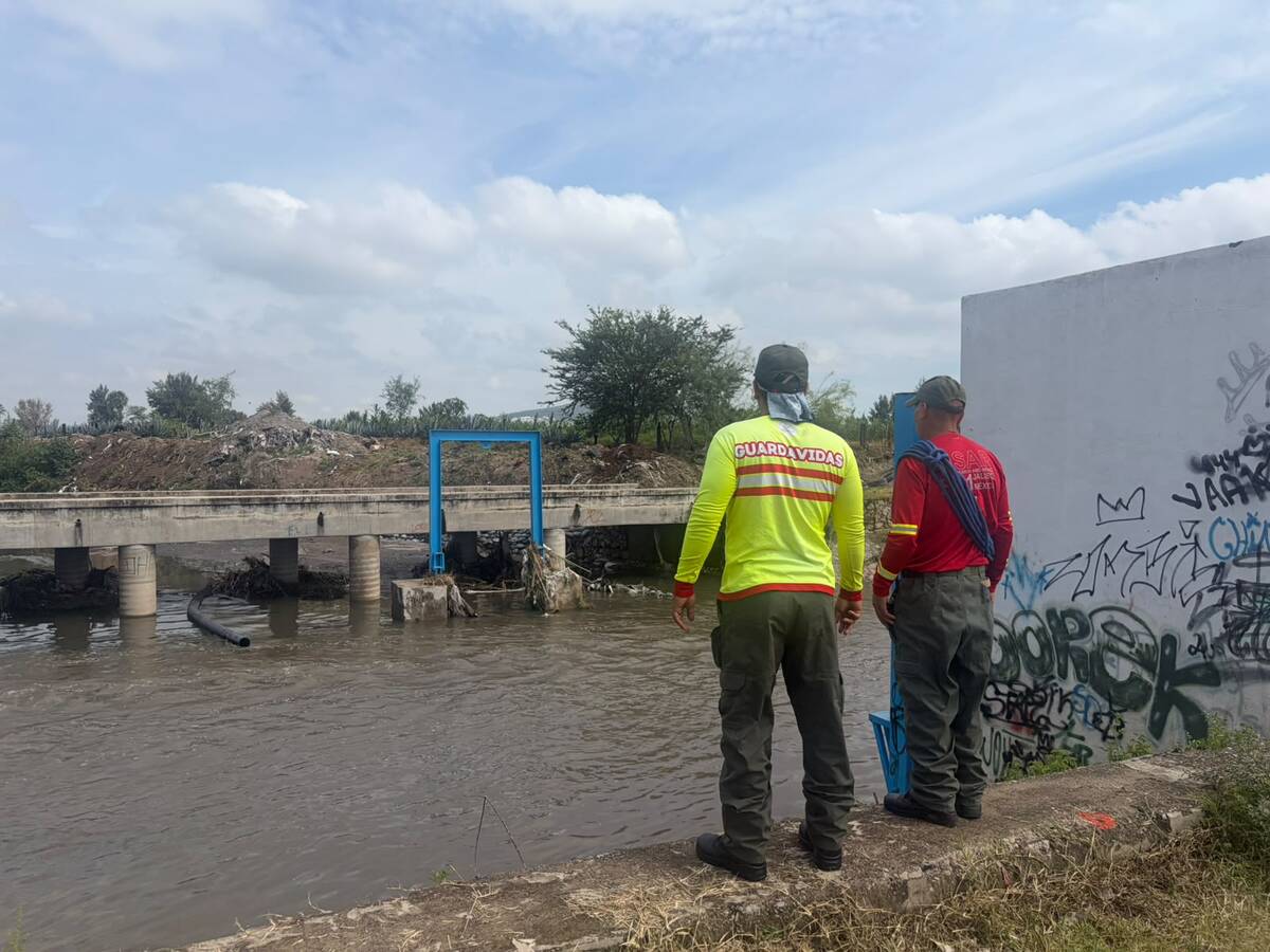 Elementos de Protección Civil y Bomberos de Tlaquepaque realizan las labores de búsqueda. (Cortesía PC Tlaquepaque)