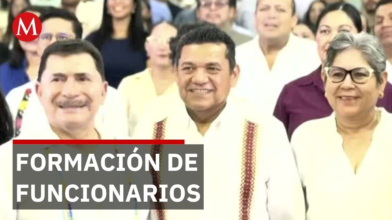 Javier May exhorta a funcionarios a prepararse para mejorar servicios públicos