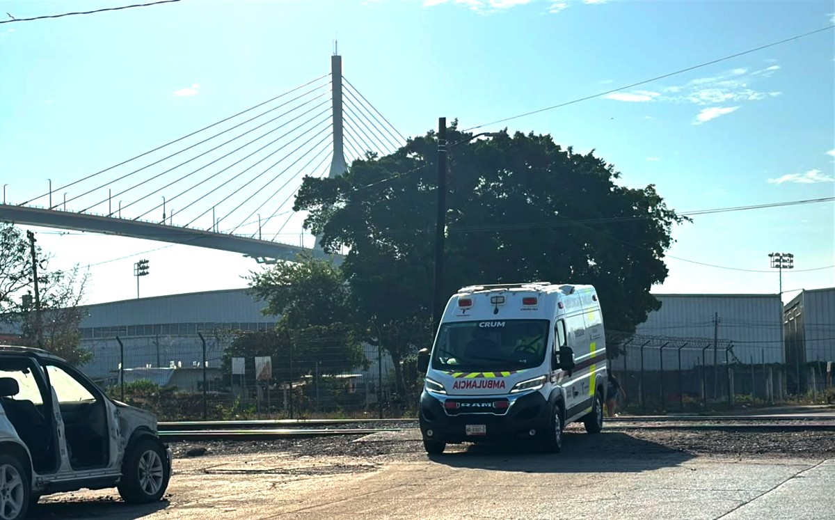 Joven se lanza de Puente Tampico y sobrevive. Alberto Cano