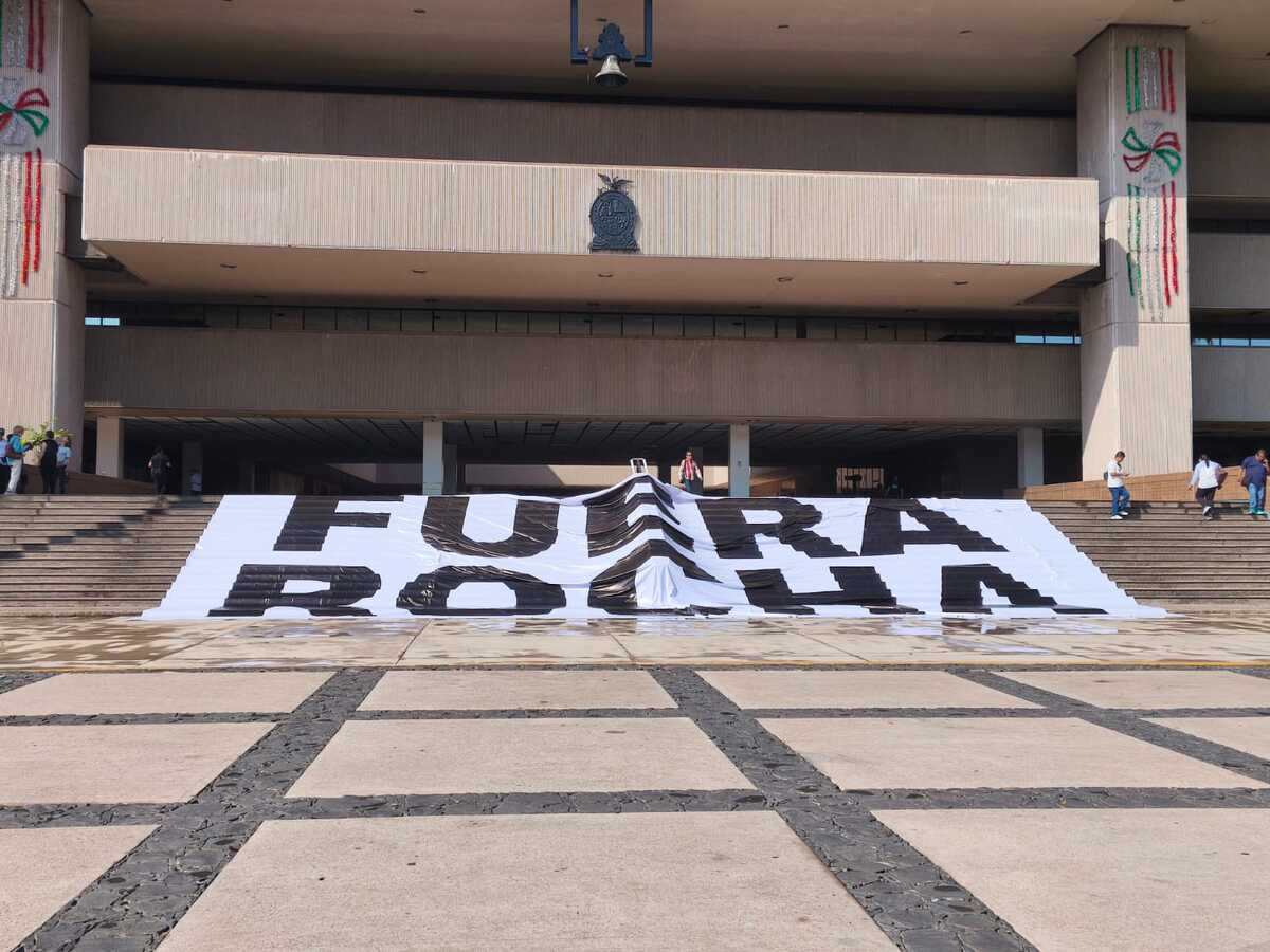 Manifestación en Congreso de Sinaloa. | Manuel Aceves