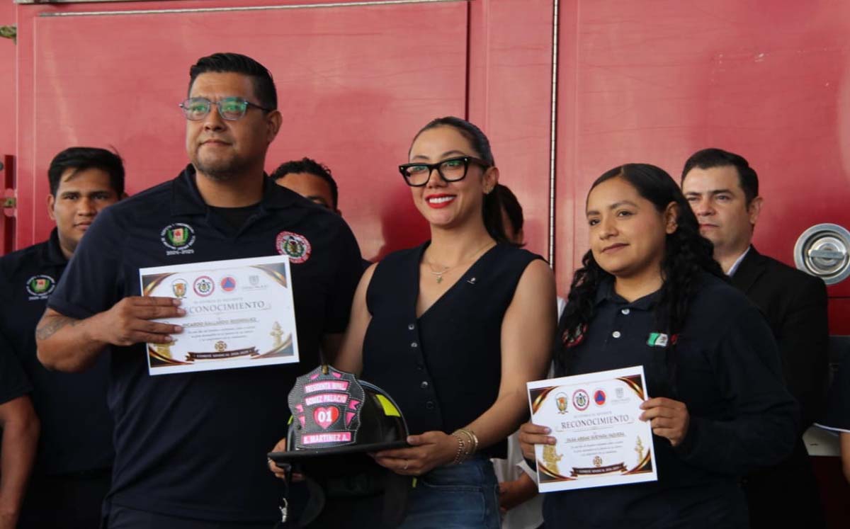 Reconocen elementos de Protección Civil y Bomberos en Gómez Palacio. | Foto: Roberto Amaya