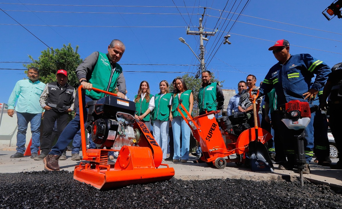 Arranca programa de pavimentación en el suroriente de Torreón. | Foto: Manuel Guadarrama.