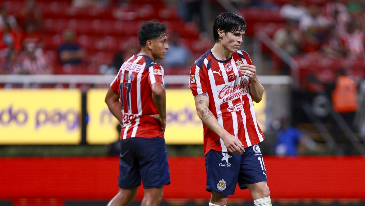 La defensa de Chivas también puede ir al frente, proyecta su director técnico (Mexsport)