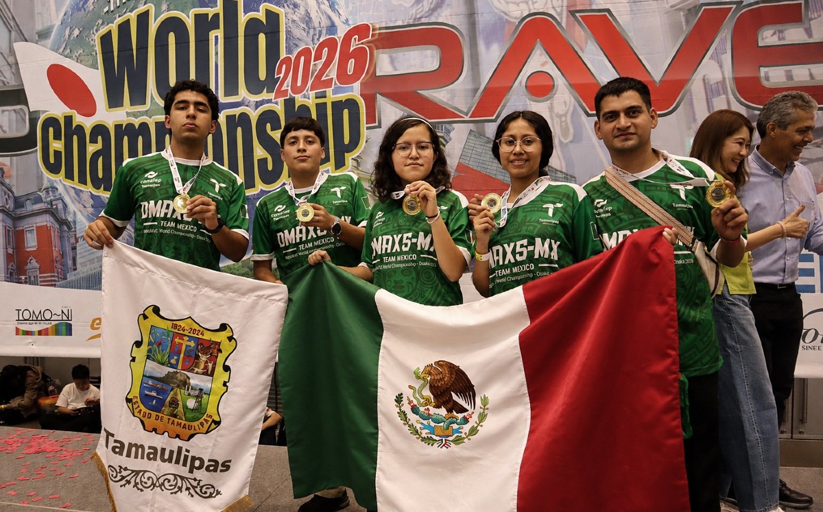 Denilson, Ángel, Martha, Ximena y Santos posan con sus medallas en Japón. | Gobierno del Estado de Tamaulipas