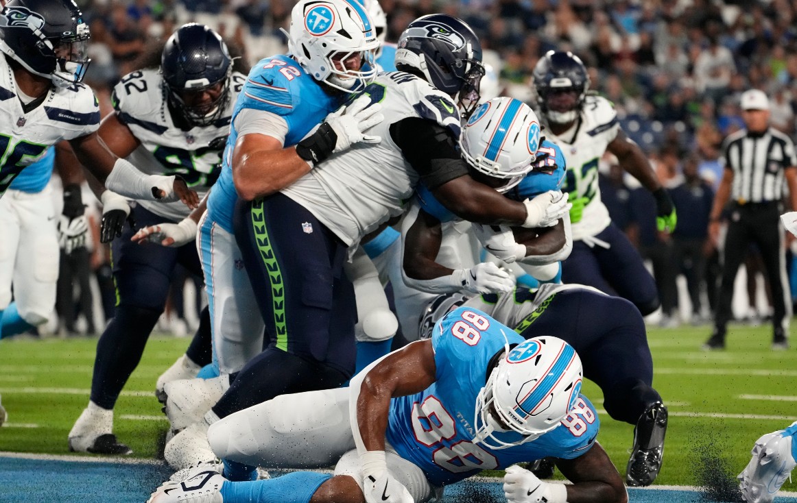 Enfermedades cerebrales por golpes en la cabeza, se han vuelto tema de debate en la NFL (AP)