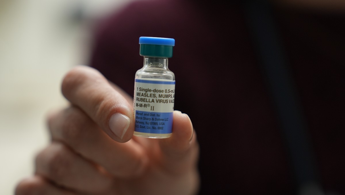 Frasco de la vacuna combinada contra el sarampión, las paperas y la rubéola en Prisma Health Pediatrics. | AP