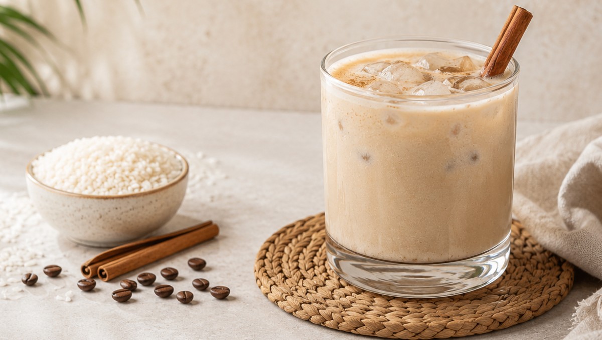 Ingredientes para hacer agua de horchata con café (IA)