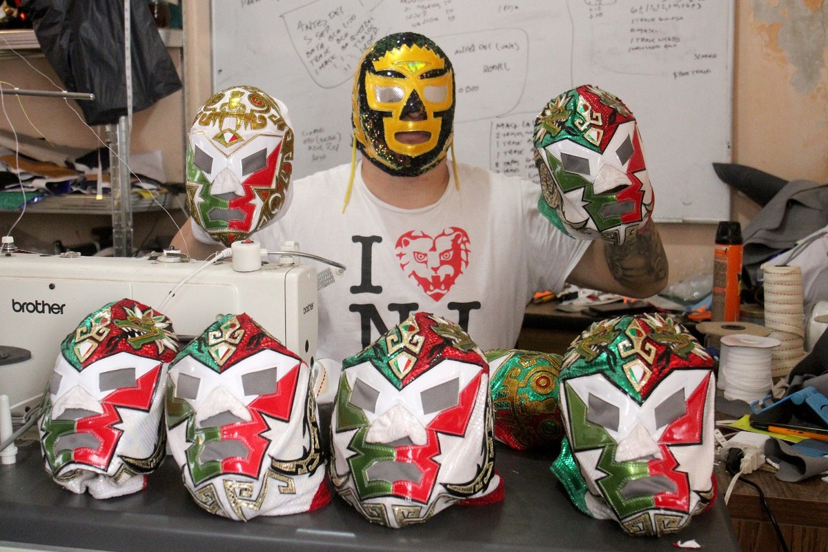 Las máscaras en la lucha libre son identidad, misterio, personaje y, en muchos casos, parte de la historia de una familia. | Foto: Rolando Riestra