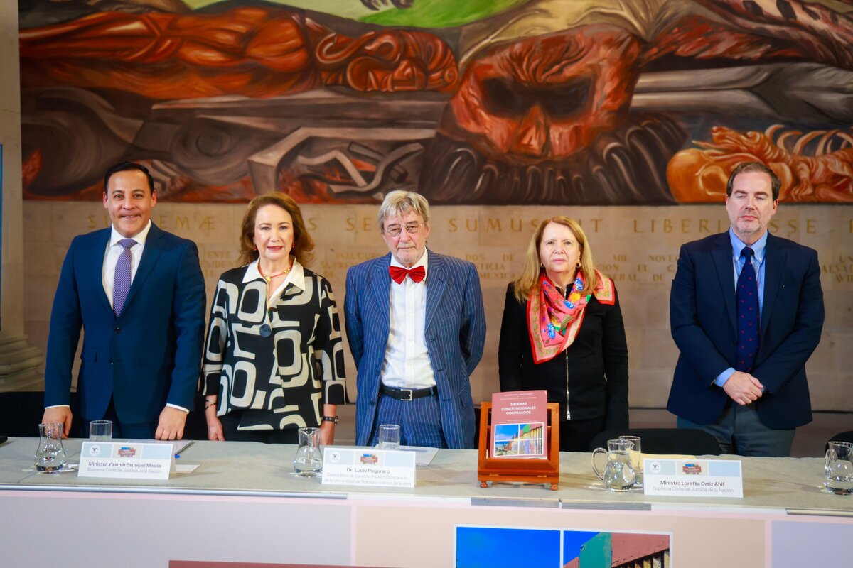 Ministros de la SCJN acudieron a la presentación de un libro. | Foto: X (@YasminEsquivel_)