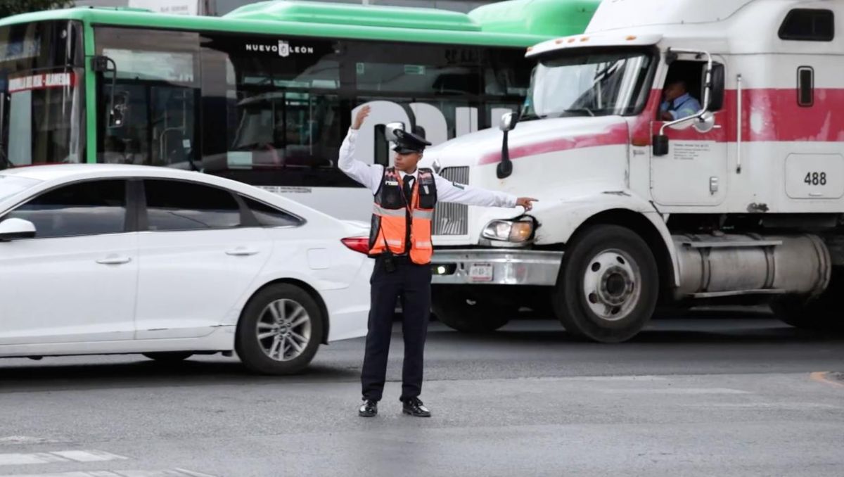 El operativo vial contempla el despliegue de 100 agentes de tránsito. | Especial