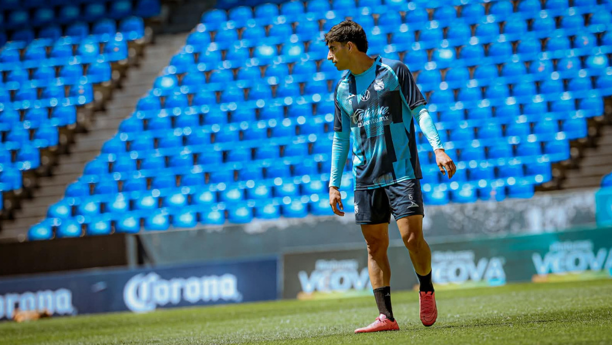 Oscar Eduardo Villa, lateral izquierdo de La Franja | Cortesía Club Puebla