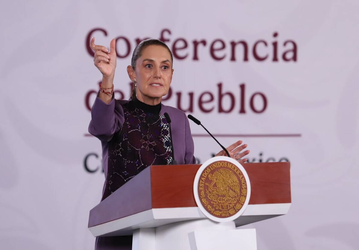 La presidenta Claudia Sheinbaum señaló que los funcionarios investigados por la FGR deberían pedir licencia. | Foto: Octavio Hoyos