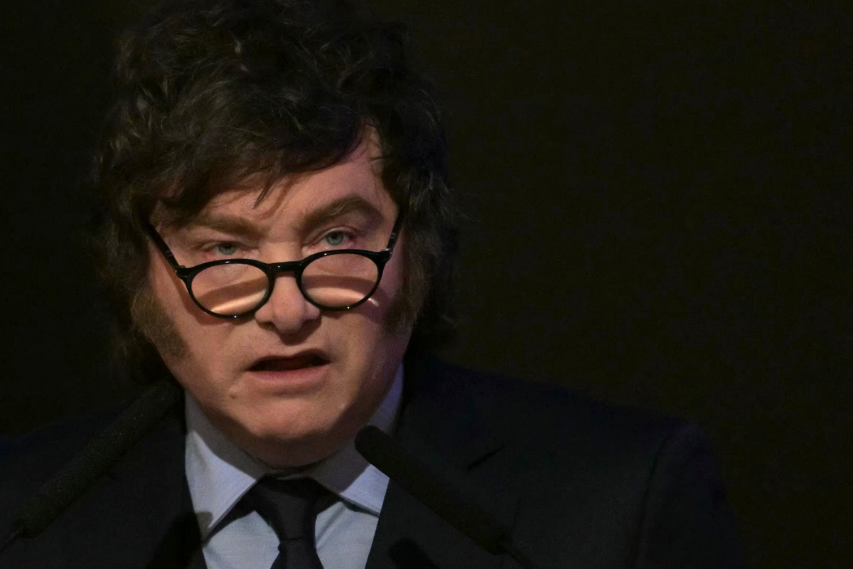 El presidente de Argentina, Javier Milei, pronuncia un discurso durante la conferencia "Perspectivas políticas y económicas ". | AFP
