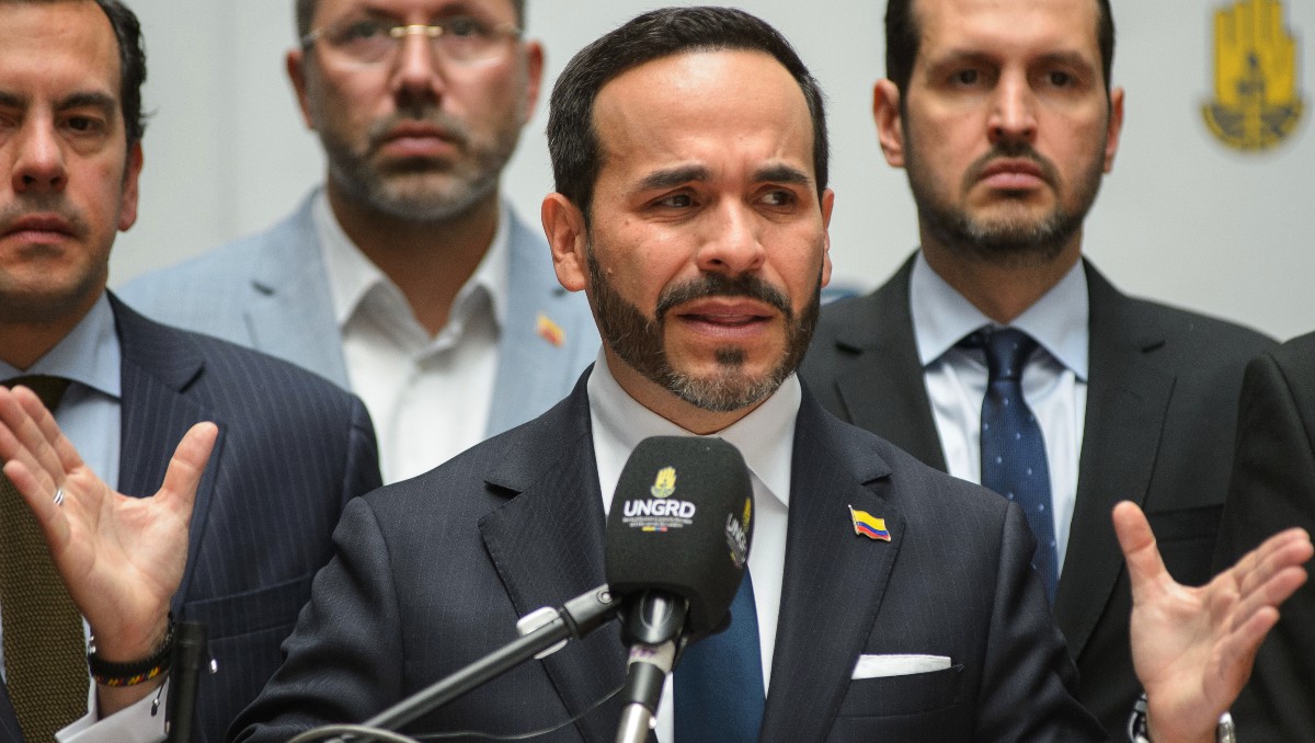 El presidente de Colombia, Abelardo de la Espriella, habla tras presidir una reunión sobre la respuesta al terremoto en Bogotá. | AFP