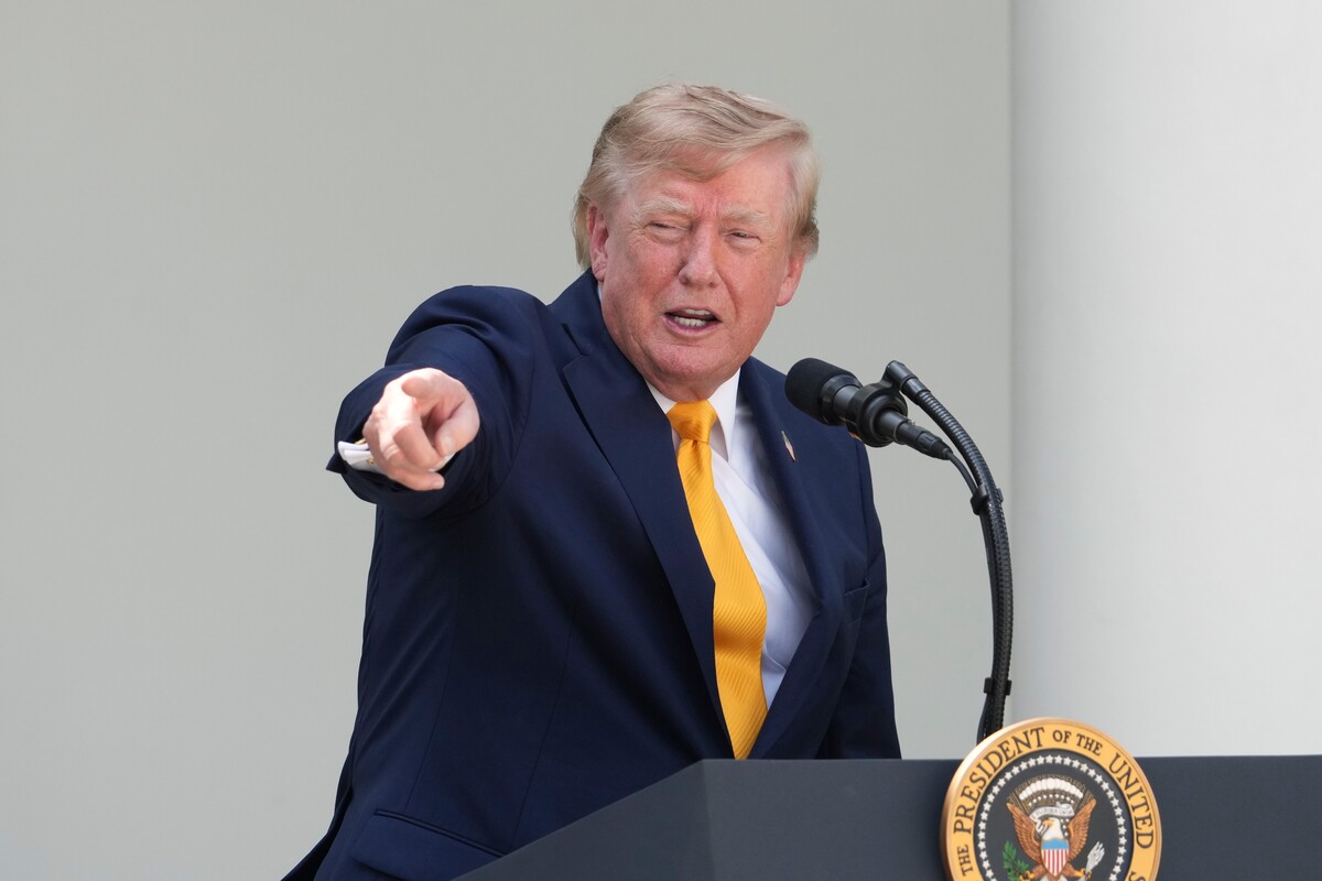 El presidente Donald Trump habla durante un evento sobre el regreso a clases en el Jardín de las Rosas de la Casa Blanca. | AP