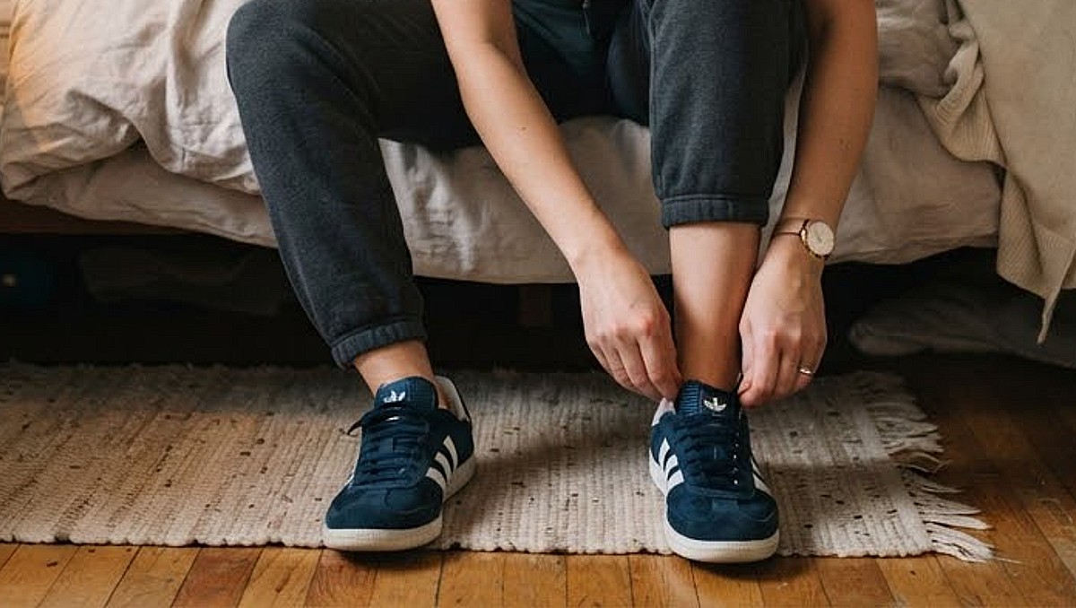 Tip para quitar el mal olor de tus tenis o zapatos con bicarbonato (IA)