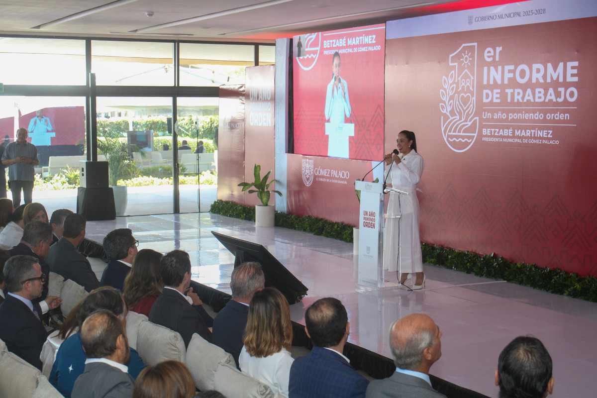 La alcaldesa de Gómez Palacio presentó su primer informe a la Iniciativa Privada. | Foto: Rolando Riestra