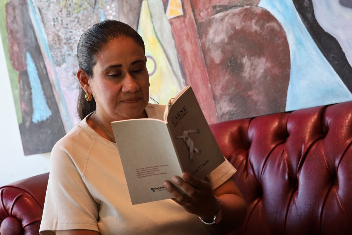 Heidi Cassio publica su primer poemario tras una década de trabajo literario. | Verónica Rivera