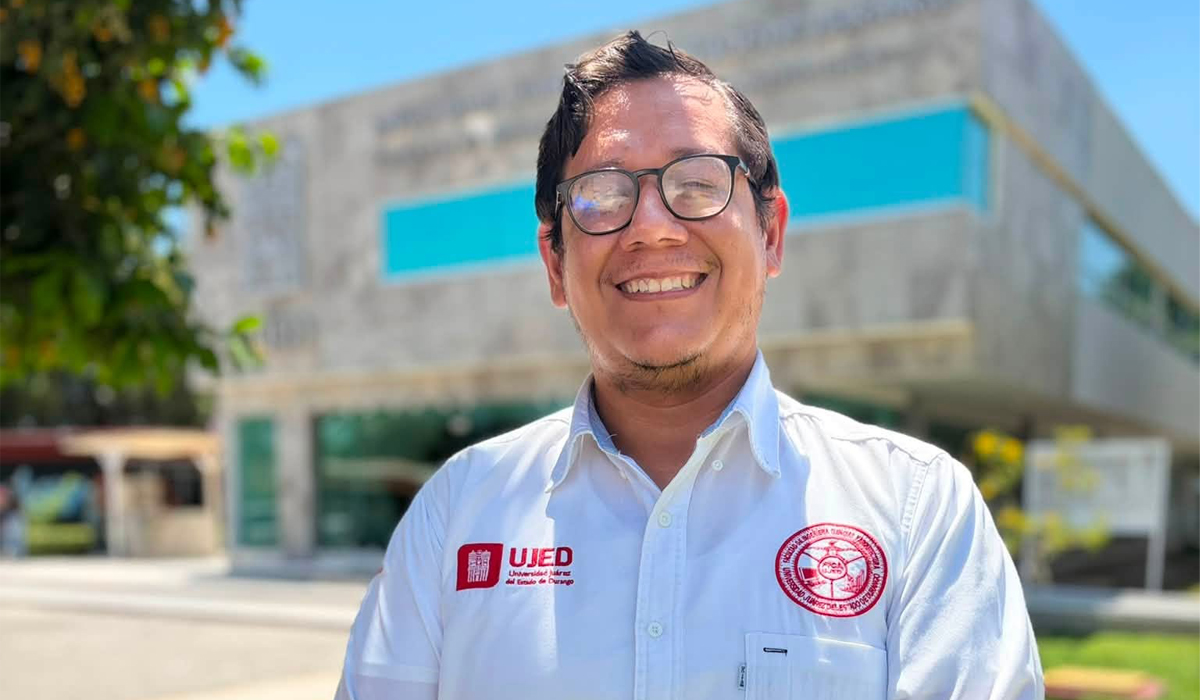 José Armando Sáenz Esqueda, jefe de la División de Estudios de Posgrado e Investigación de FICA-UJED (foto de https://www.facebook.com/FICAUniv)