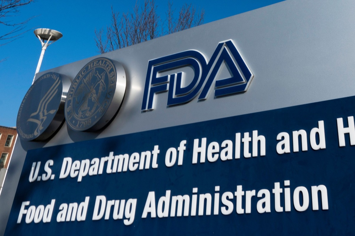 El logotipo de la Administración de Alimentos y Medicamentos de Estados Unidos en el exterior de sus oficinas en Silver Spring. | AP
