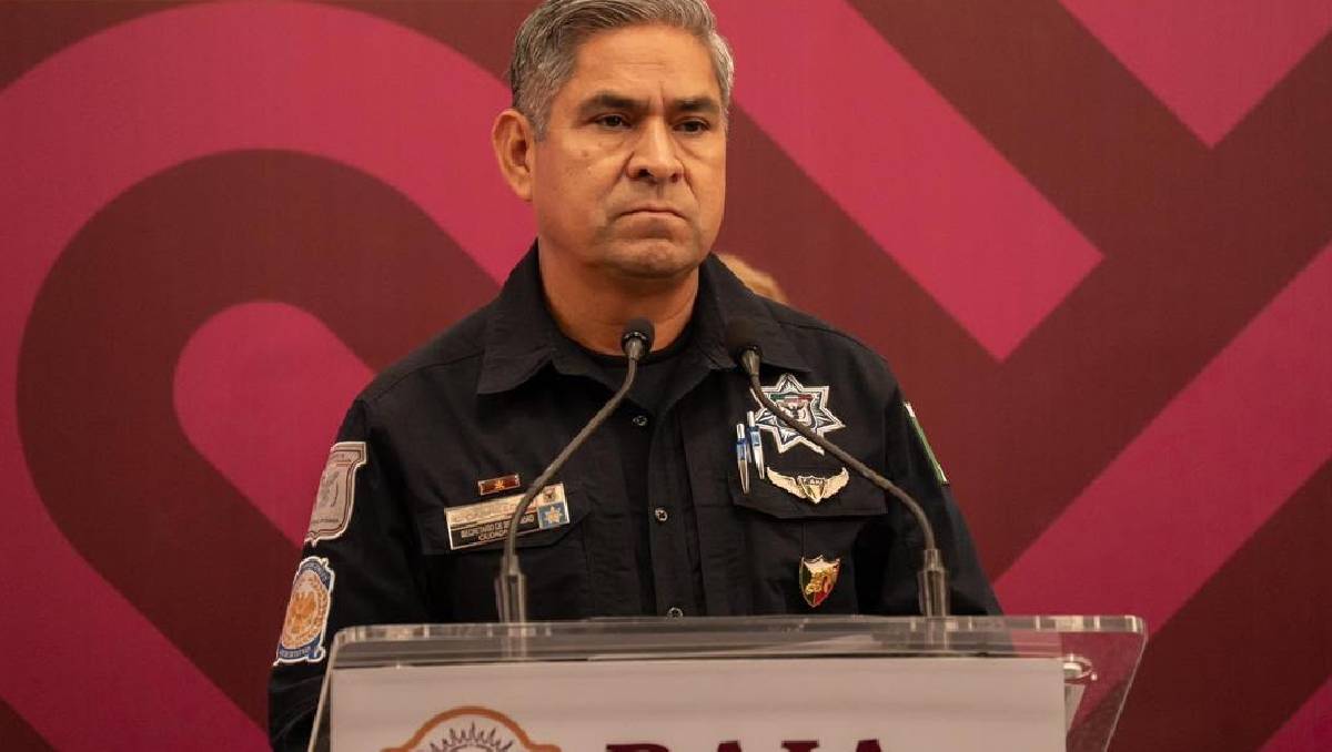 Oficial permanece frente a las instalaciones de la FGR en Mexicali. | Especial