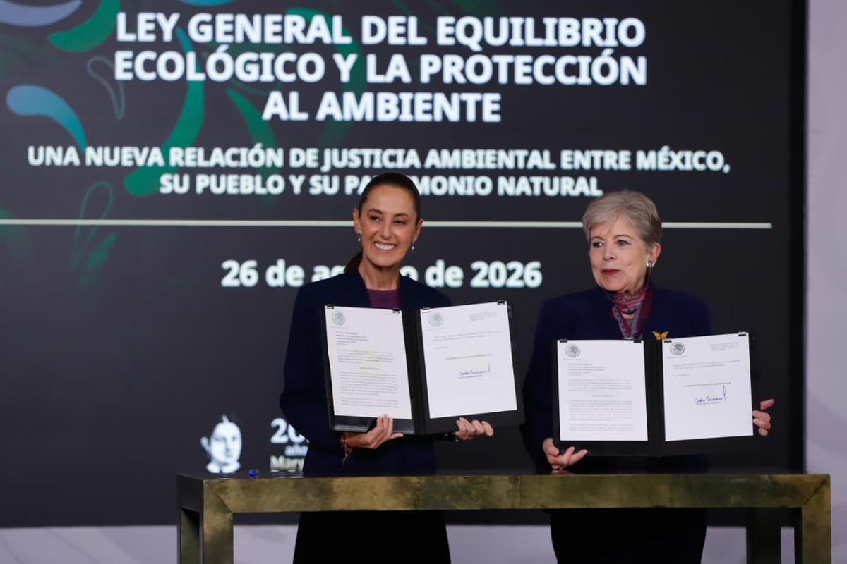 La Presidenta Claudia Sheinbaum y  Alicia Bárcena, titular de Semarnat. | Foto: Ariana Pérez